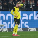 Julian Brandt fasst sich an den Kopf.