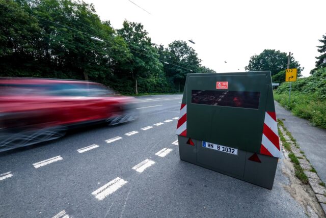 Ein Panzerblitzer steht an einer Straße in Recklinghausen. (Archivbild)