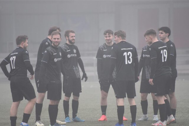 Bei dichtem Nebel absolvierte Teutonia SuS Waltrop am Sonntag das erste Testspiel der Wintervorbereitung gegen Mengede 08/20.