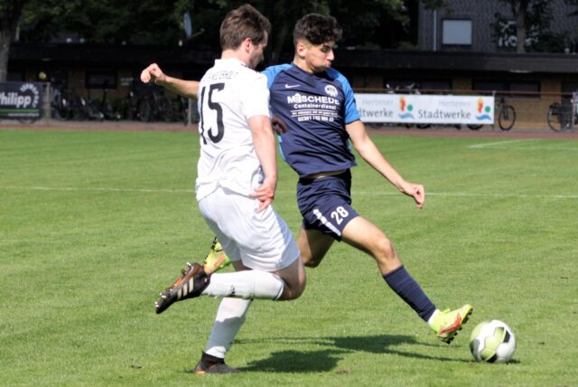 Traf im Testspiel: Alper Delibas (r.), Neuzugang bei Kültürspor Datteln.