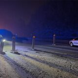 Auf der A52 gab es auf Industrieschnee einen Unfall.