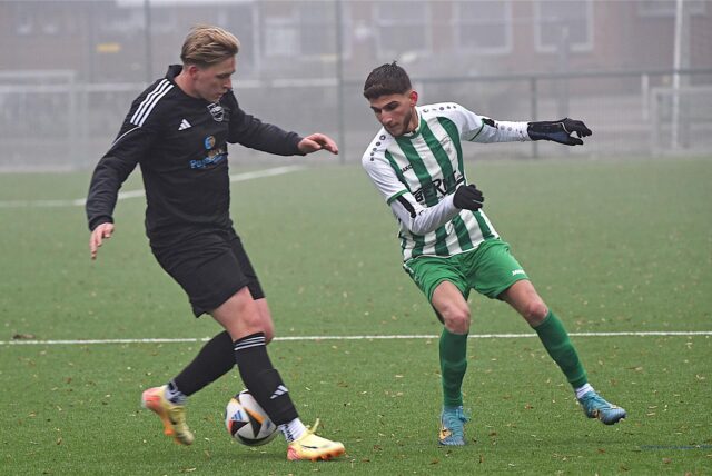 Tyron Vogelsang und Seyfettin Yesilmen im Zweikampf