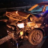 Beschädigtes Auto auf der A 43