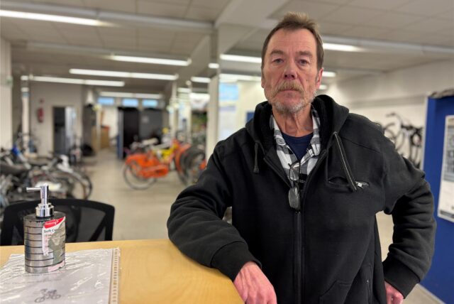 Roland Randermann verliert mit 63 Jahren seinen Job in der Castroper Radstation.