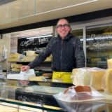 Andreas Steinkopf mit seinem Käsestand auf dem Dorstener Wochenmarkt