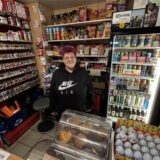 Ute Wilke ist Verkäuferin im Merklinder Kiosk. Wir trafen sie am Tag nach dem Überfall.