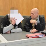 War im Prozess am Essener Landgericht voll geständig: Der Angeklagte aus Bottrop neben seinem Verteidiger Volker Schröder.