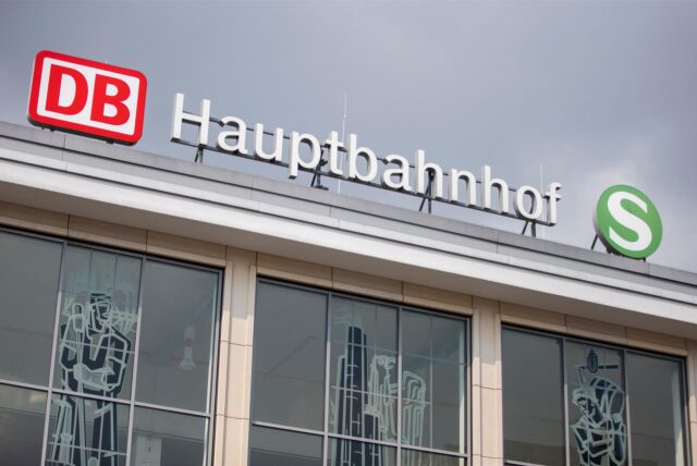Die Außenfassade des Dortmunder Hauptbahnhofs: Montagnacht (10. Februar) hat eine Frau sich im Bahnhofsgebäude gegen die Festnahme durch Beamte der Bundespolizei gewehrt.