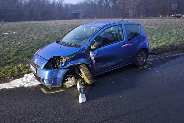 Blauer Unfallwagen