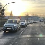 Autos stehen auf der Hubertusstraße in Recklinghausen.