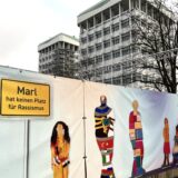 Auch auf dem Bauzaun vor dem Marler Rathaus am Creiler Platz ist der Slogan zu lesen.