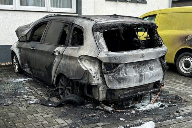 Ausgebranntes Auto