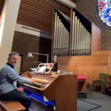 Thomas Drees an der Klais-Orgel in der Laurentius-Kirche