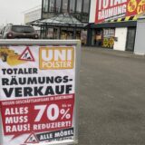 Collage: Links ein Blick auf Uni-Polster in Dortmund, rechts Frank Jankuhn, Uni-Polster-Geschäftsführer.