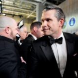 Der Kandidat für das Amt des Verteidigungsministers, Pete Hegseth (r), nimmt am Ball der Oberbefehlshaber Amtseinführung des Präsidenten teil.