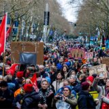 Zahlreiche Menschen nahmen an der Demonstration „5vor 12 – Laut für die Demokratie“ teil.