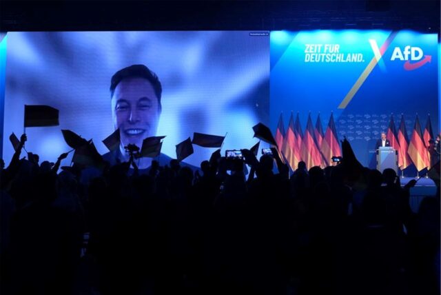 US-Miliardär Elon Musk wird während eines Live- Grußwortes beim Auftritt von Alice Weidel, Kanzlerkandidatin der AfD, während des Wahlkampfauftakts der AfD gezeigt.