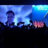 US-Miliardär Elon Musk wird während eines Live- Grußwortes beim Auftritt von Alice Weidel, Kanzlerkandidatin der AfD, während des Wahlkampfauftakts der AfD gezeigt.