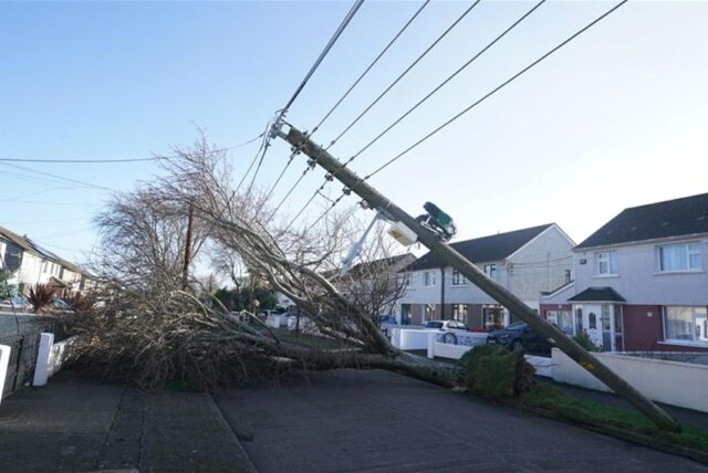 Der Sturm traf in der Nacht auf Irland und Teile Großbritanniens.