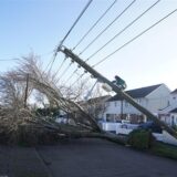 Der Sturm traf in der Nacht auf Irland und Teile Großbritanniens.