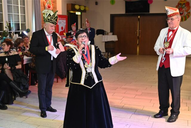 Stadtprinzessin Simone I. Stephan durfte beim närrischen Treiben des zweiten IGBCE Kappenball natürlich nicht fehlen.