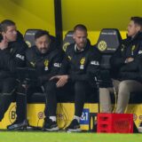 Mike Tullberg, Daniel Rios, Patrick Fritsch und Sebastian Kehl setzen nebeneinander auf der Bank.