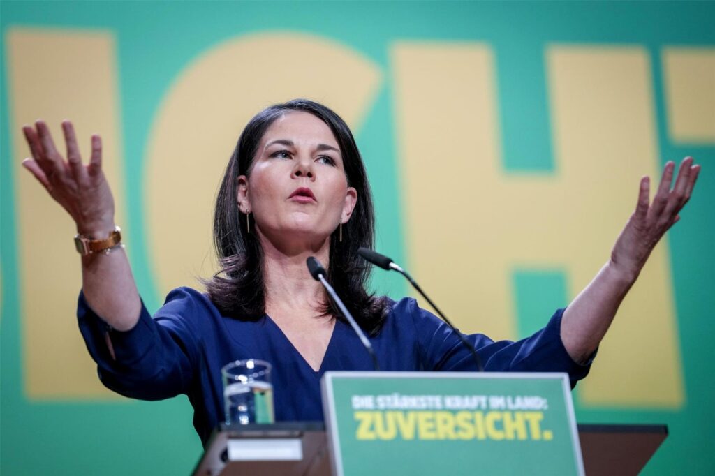 Annalena Baerbock (Bündnis 90/Die Grünen), Außenministerin, spricht beim Programmparteitag ihrer Partei zu den Delegierten. Annalena Baerbock (Bündnis 90/Die Grünen), Außenministerin, spricht beim Programmparteitag ihrer Partei zu den Delegierten.