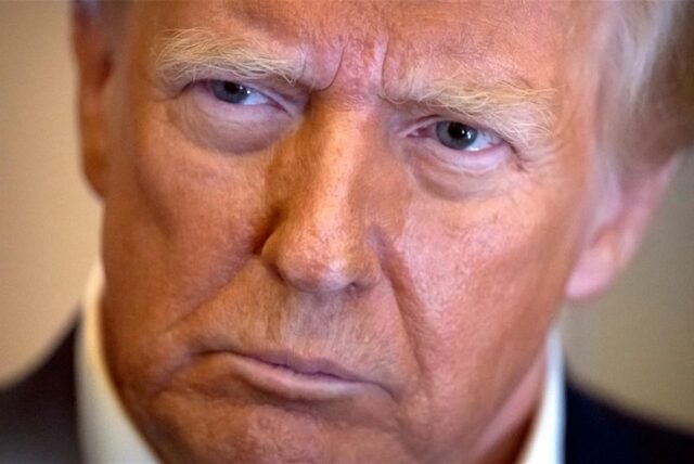 US-Präsident Donald Trump spricht zu Reportern.