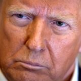 US-Präsident Donald Trump spricht zu Reportern.