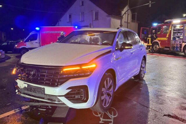 Zu einem Unfall mit Fahrerflucht kam es am Sonntagabend (26.1.) auf der Provinzialstraße/Ecke Limbecker Straße.