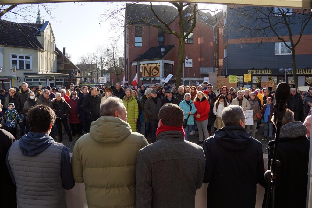 Am 27. Januar 2024 demonstrierten in Datteln rund 2000 Menschen gegen Rechtsextremismus.