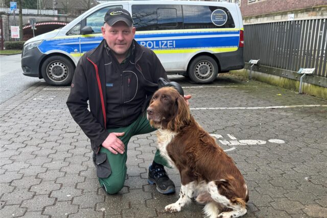 Hofhund Asko mit Besitzer Martin Berning.
