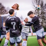 Spieler des FC Nordkirchen und des FC Brünninghausen im Kopfballduell.