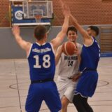 Wie im Hinspiel (Foto) gab es für den GV Waltrop und Spielertrainer Timo Volk (am Ball) gegen den VfL AstroStars Bochum nichts zu holen.