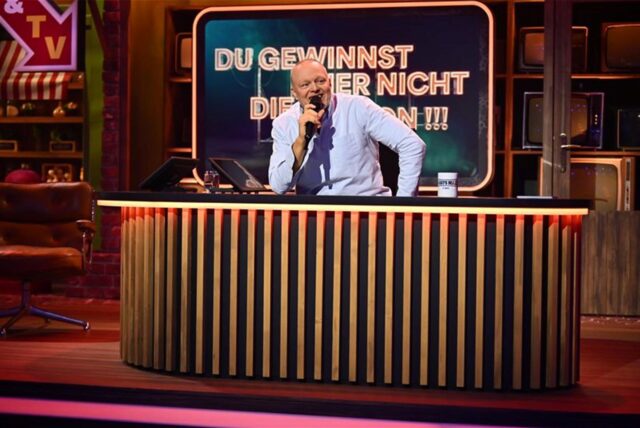 Stefan Raab feierte mit der Quiz- und Competition-Show #DGHNDMBSR «Du gewinnst hier nicht die Million bei Stefan Raab» sein TV-Comeback auf RTL+. Jetzt wird die Sendung auch linear zu sehen sein.