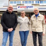 Christoph, Diana Ules und Heinz Ules (von links) stehen vor dem Sportfachgeschäft Intersport Ules in der Hertener Innenstadt.