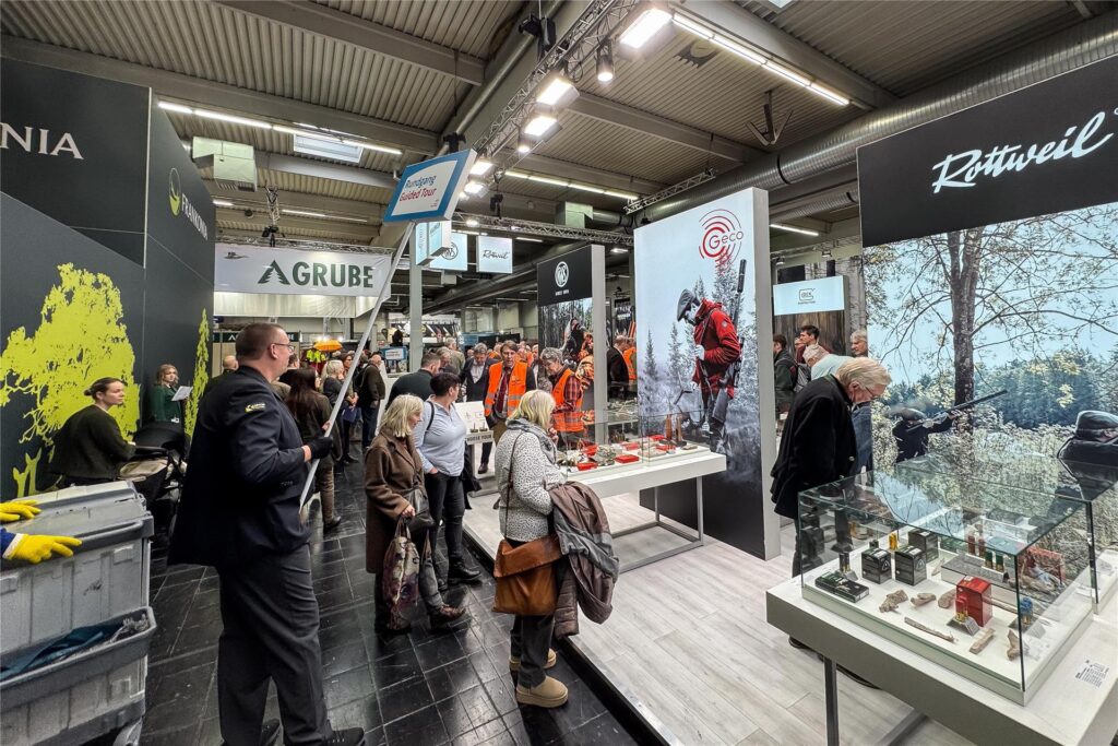 Europas größte Jagdmesse "Jagd und Hund" findet aktuell in den Westfalenhallen statt. Unser Foto-Reporter hat sich am ersten Besucher-Tag dort umgesehen.