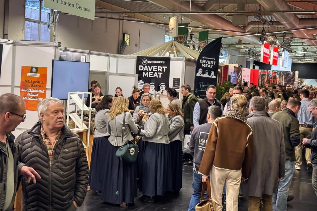 Europas größte Jagdmesse "Jagd und Hund" findet aktuell in den Westfalenhallen statt. Unser Foto-Reporter hat sich am ersten Besucher-Tag dort umgesehen.