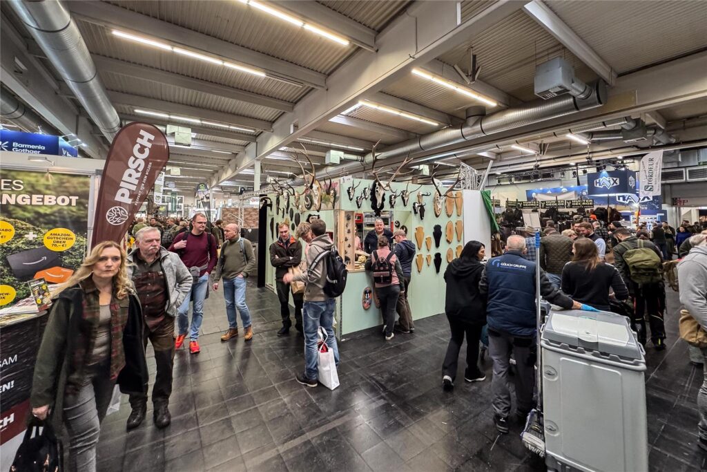 Europas größte Jagdmesse "Jagd und Hund" findet aktuell in den Westfalenhallen statt. Unser Foto-Reporter hat sich am ersten Besucher-Tag dort umgesehen.