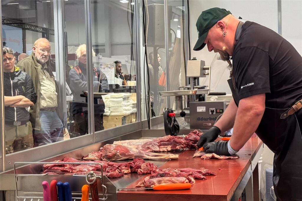 Europas größte Jagdmesse "Jagd und Hund" findet aktuell in den Westfalenhallen statt. Unser Foto-Reporter hat sich am ersten Besucher-Tag dort umgesehen.