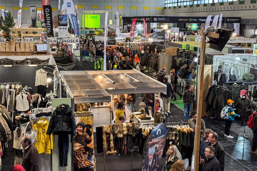 Europas größte Jagdmesse "Jagd und Hund" findet aktuell in den Westfalenhallen statt. Unser Foto-Reporter hat sich am ersten Besucher-Tag dort umgesehen.