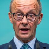 Friedrich Merz blick überrascht.
