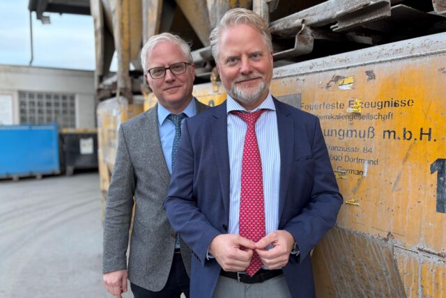 Uwe und Klaus Lungmuß auf dem Firmengelände von Lungmuß Feuerfest in Dortmund.