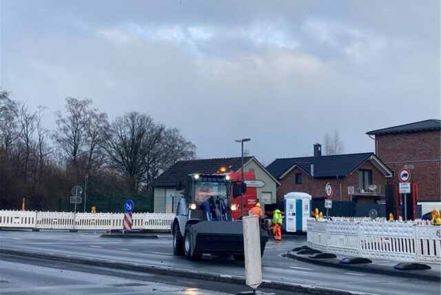 Sanierungsarbeiten an der Straßendecke der Horneburger Straße