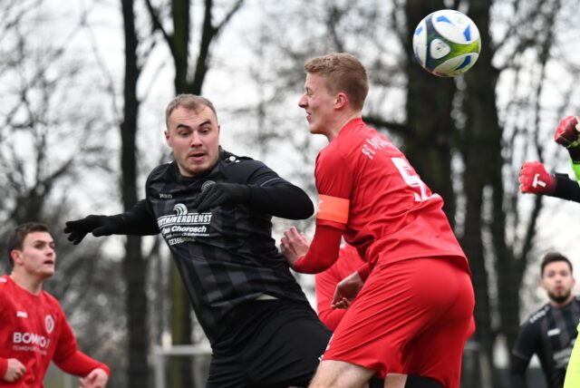 Joel Göttken im Kopfballduell