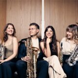 Vier Musikerinnen und Musiker des Elternum Quartets