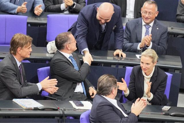 Die Union bringt ihren Fünf-Punkte-Plan für eine Verschärfung der Bekämpfung der irregulären Migration durch den Bundestag.