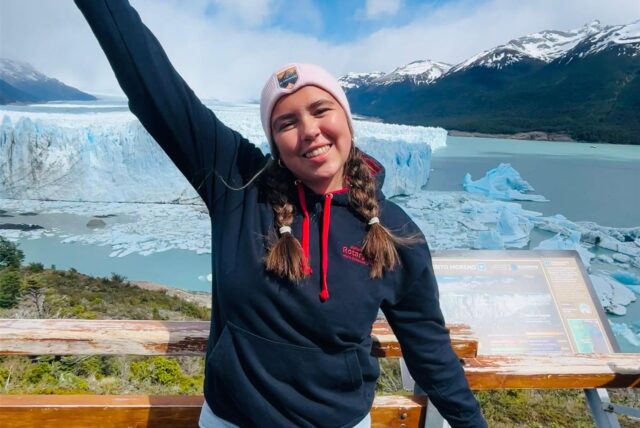 Lilli vor den Gletschern in El Calafate