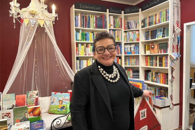 Martina Tielker in ihrer Buchhandlung Leselust in Castrop.