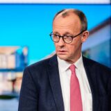 Friedrich Merz, CDU-Bundesvorsitzender und Kanzlerkandidat der Union, steht nach der Aufzeichnung eines Interviews für die Sendung «RTL Direkt» im Studio des Fernsehsenders RTL in Berlin-Mitte.